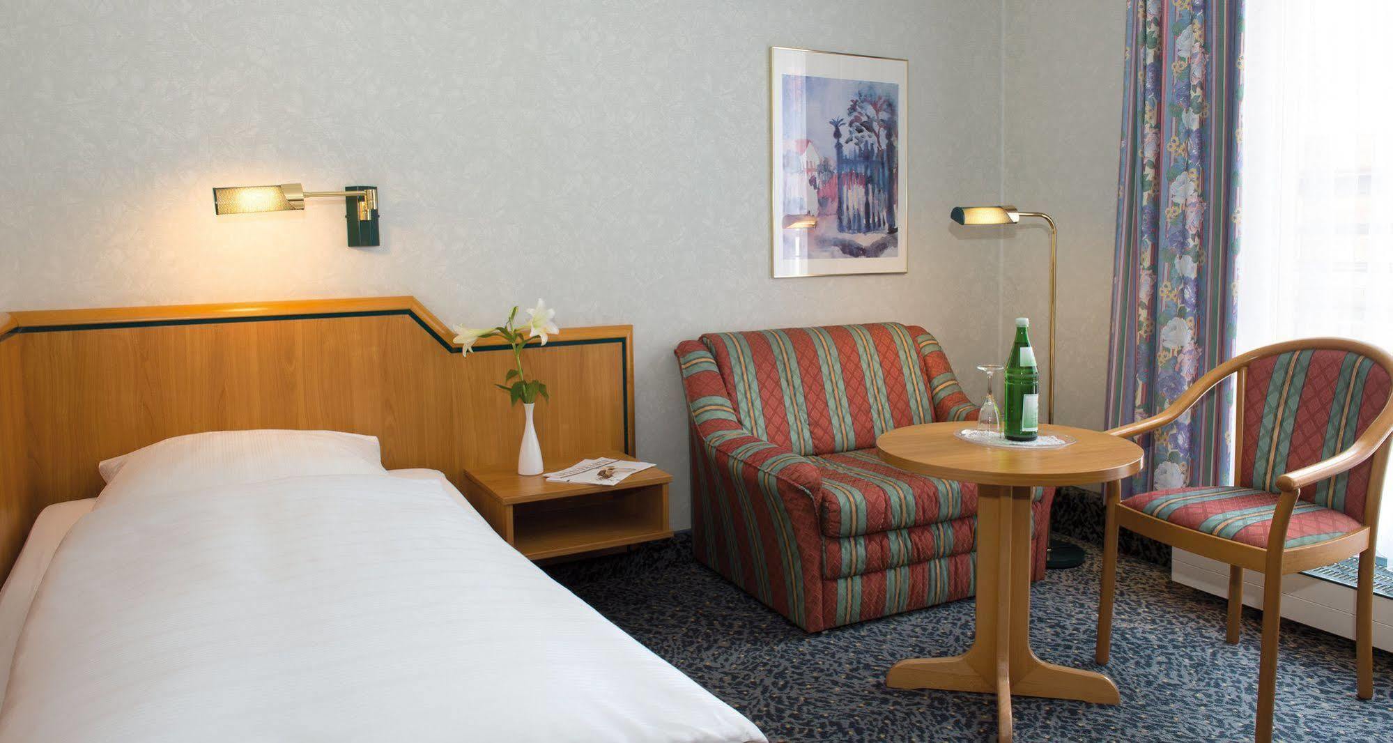 Victor'S Residenz-Hotel Teistungenburg Экстерьер фото